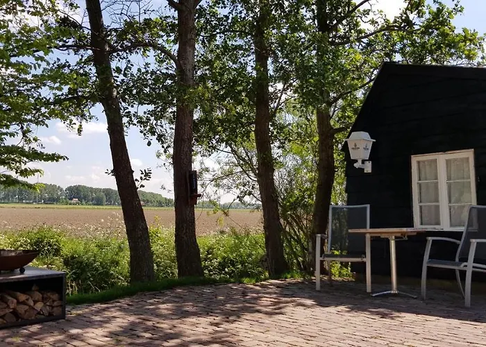 Holiday home Gastenverblijf Goudswaard Goudswaard