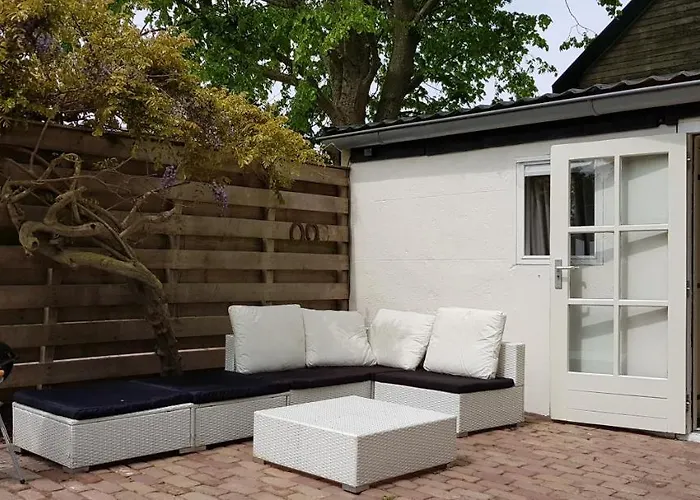 Gastenverblijf Goudswaard Tatil Evi